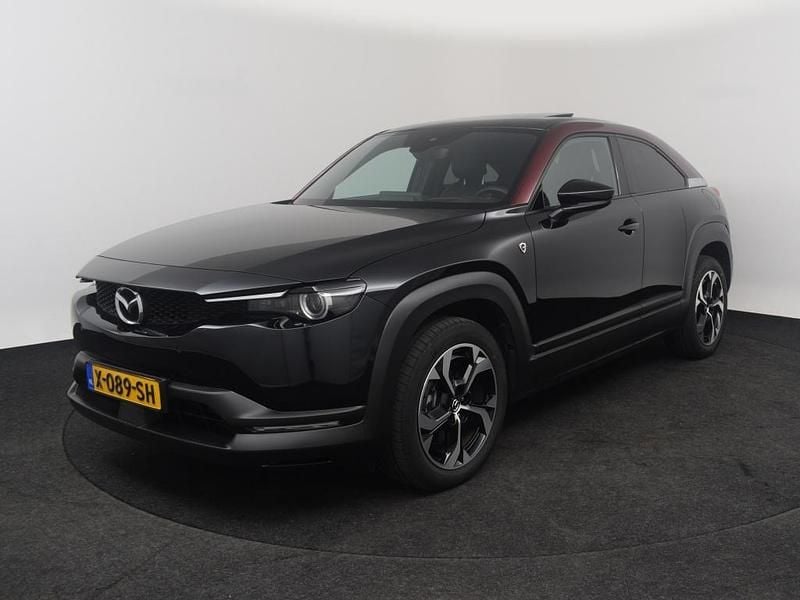 Jet black (zwart metallic) Gebruikt 2024 Mazda MX30 Edition SUV | € 27.450 (Goede deal) - Afbeelding 1/4