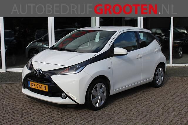 Occasion Toyota Aygo X-play 69 PK (50 kW) 2018 Wit Hatchback