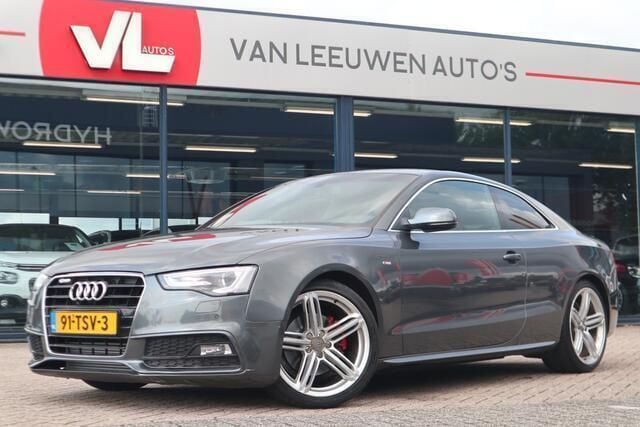 Grijs, metallic lak Gebruikt 2012 Audi A5 Proline Coupé | € 9.248 (Eerlijke prijs) - Afbeelding 1/4