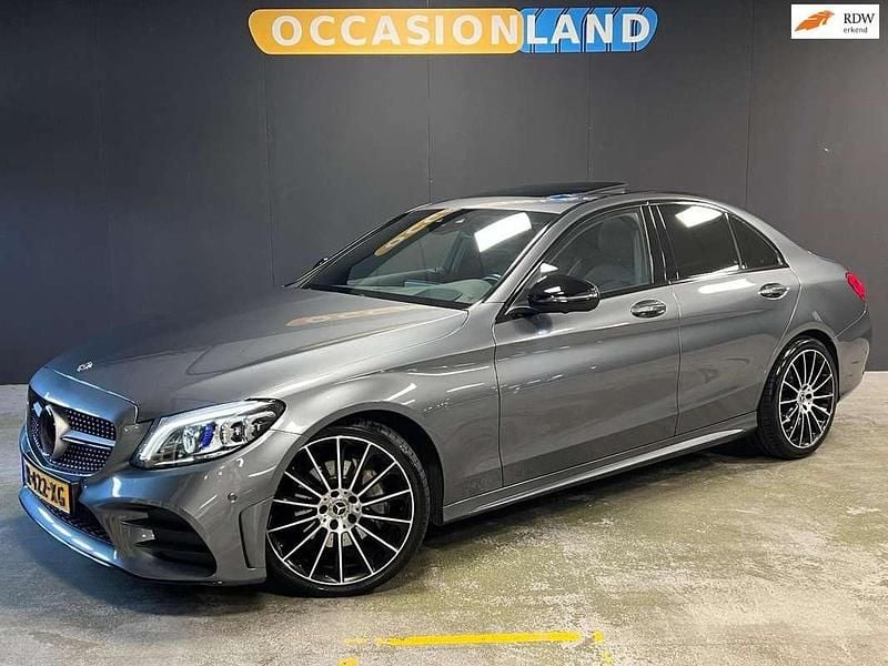 Grijs Gebruikt 2018 Mercedes C200 AMG Line Premium Plus Sedan | € 28.250 (Eerlijke prijs) - Afbeelding 1/4