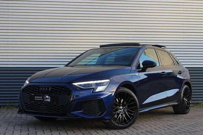 Blauw Occasion 2021 Audi A3 Sportback e-tron S-Line Hatchback | € 33.950 (Iets duurder) - Afbeelding 1/4