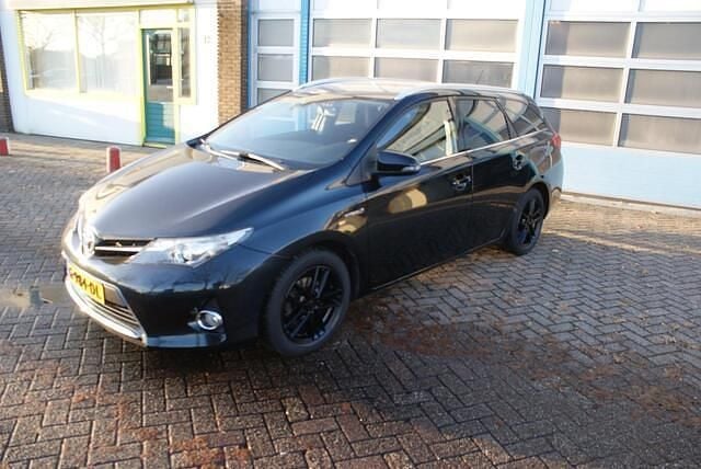 Grijs Occasion 2015 Toyota Auris Touring Sports Stationwagen | € 9.750 (Goede deal) - Afbeelding 1/4