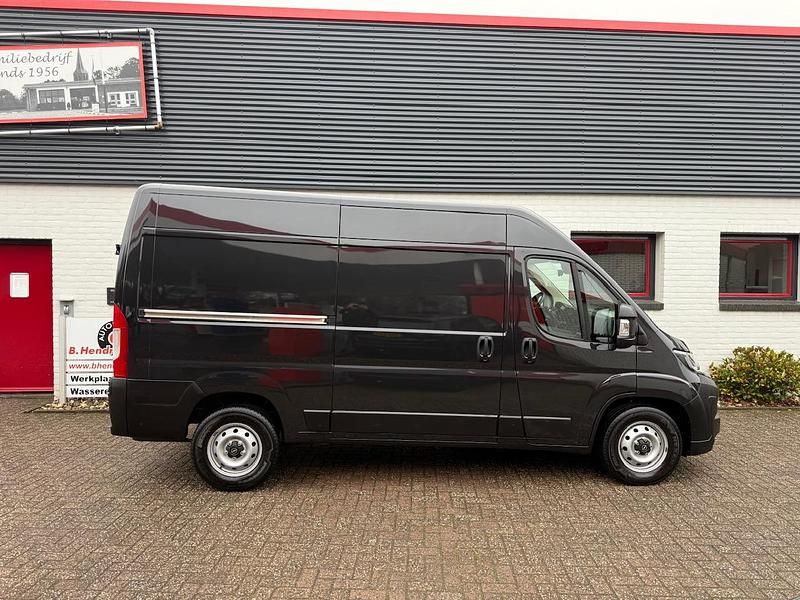 Occasion Opel Movano 140 PK (102 kW) 2024 Zwart (metallic) Van