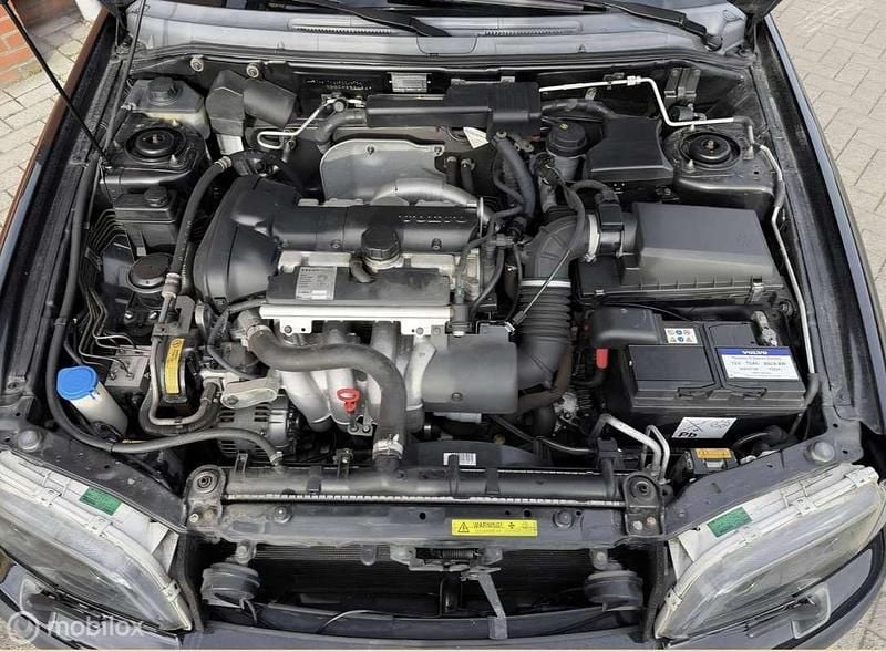 Occasion Volvo S40 Dynamic 136 PK (100 kW) 2001 Zwart Sedan