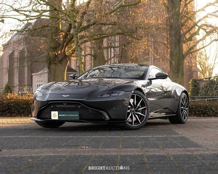 Grijs Gebruikt 2023 Aston Martin V8 Vantage Coupé | € 116.516 - Afbeelding 1/4