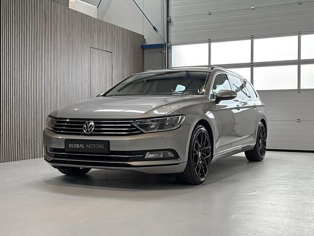 Grijs (metallic) Occasion 2017 VW Passat Comfortline Stationwagen | € 12.990 (Goede deal) - Afbeelding 1/4