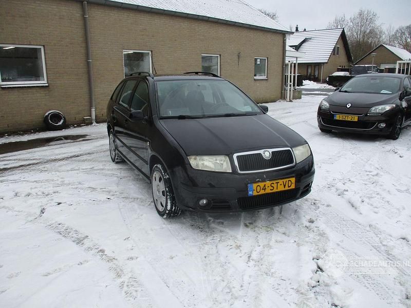 Zwart Occasion 2006 Skoda Fabia Stationwagen | € 750 (Goede deal) - Afbeelding 1/4