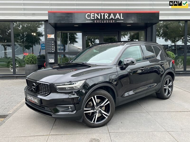 Zwart Gebruikt 2020 Volvo XC40 Inscription SUV | € 28.950 (Eerlijke prijs) - Afbeelding 1/4