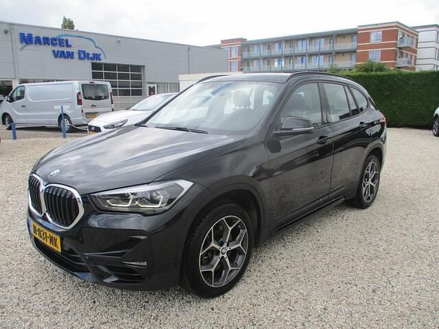 Zwart Gebruikt 2021 BMW X1 Sport Line SUV | € 31.950 (Duur) - Afbeelding 1/4