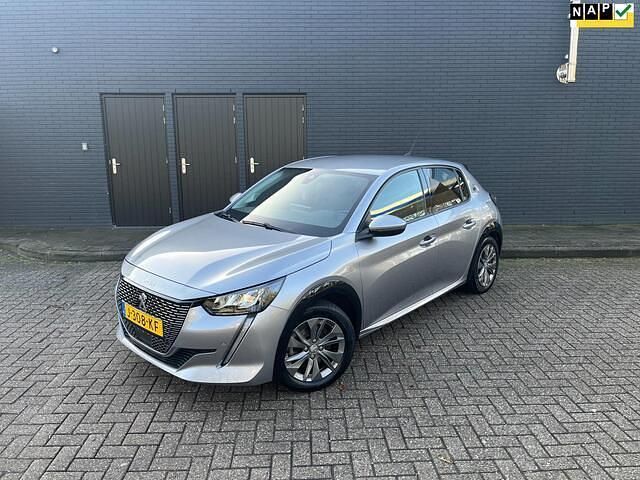 Grijs (metallic) Occasion 2020 Peugeot e-208 Allure Hatchback | € 13.999 (Goede deal) - Afbeelding 1/4