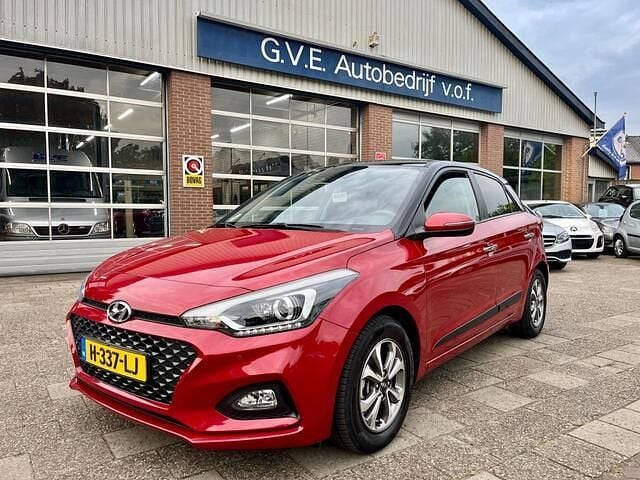 Rood Gebruikt 2020 Hyundai i20 Premium Hatchback | € 15.250 (Goede deal) - Afbeelding 1/4