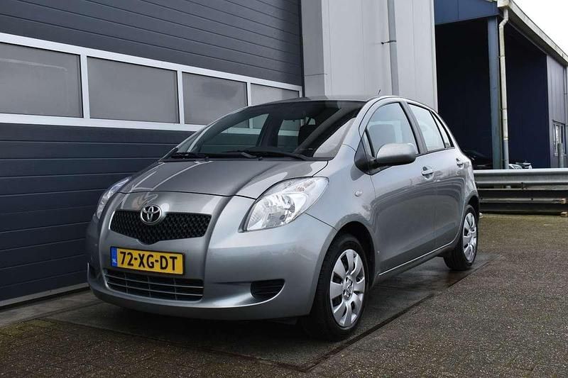 Occasion Toyota Yaris Sol 87 PK (63 kW) 2007 Grijs Hatchback
