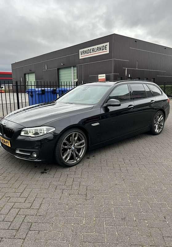 Zwart Gebruikt 2015 BMW 530 Executive Stationwagen | € 13.999 - Afbeelding 1/4