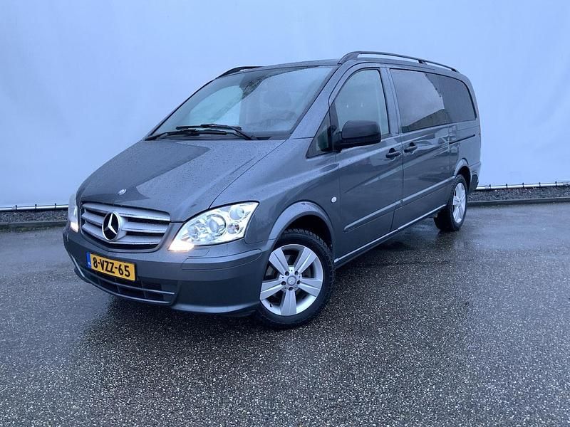 Grijs (metallic) Occasion 2012 Mercedes 320 Sedan | € 9.950 (Duur) - Afbeelding 1/4