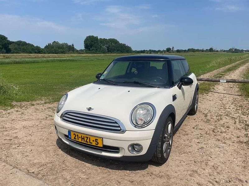 Wit Gebruikt 2009 Mini Cooper Hatchback | € 4.250 (Goede deal) - Afbeelding 1/4