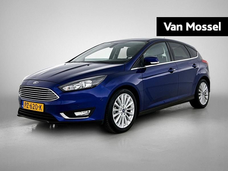 Blauw Occasion 2017 Ford Focus Titanium Hatchback | € 10.950 (Eerlijke prijs) - Afbeelding 1/4