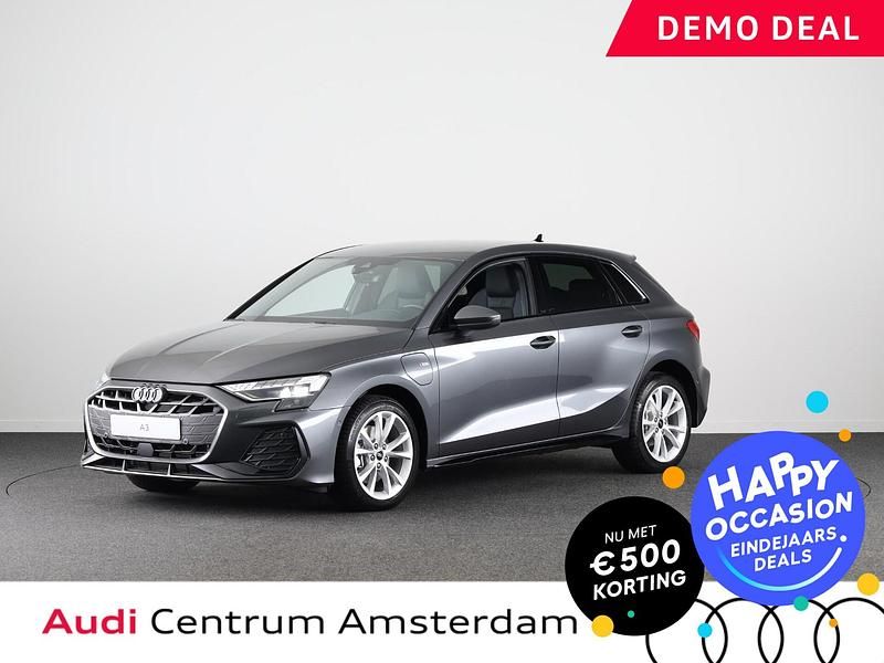 Grijs Gebruikt 2025 Audi A3 Sportback Hatchback | € 39.949 (Duur) - Afbeelding 1/3