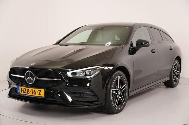 Occasion Mercedes CLA250 Shooting Brake AMG 218 PK (160 kW) 2021 Zwart, metallic lak Stationwagen