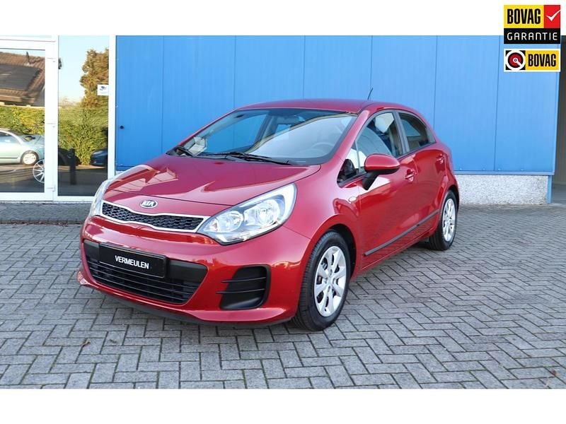 Rood Gebruikt 2017 Kia Rio Comfort Hatchback | € 9.750 (Eerlijke prijs) - Afbeelding 1/4