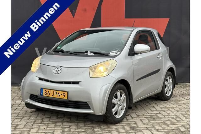 Grijs, metallic lak Gebruikt 2009 Toyota iQ Comfort Hatchback | € 2.648 (Eerlijke prijs) - Afbeelding 1/4