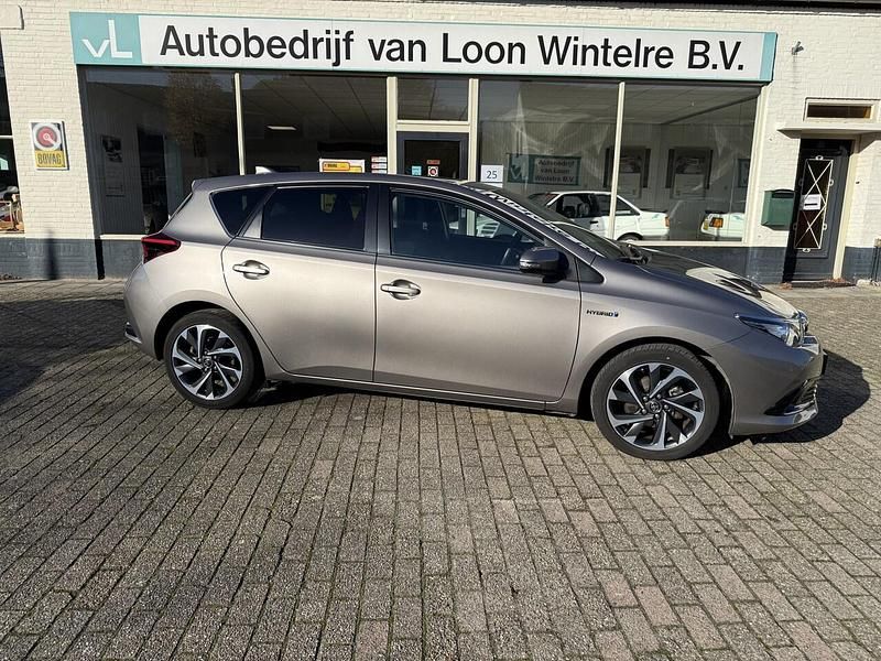 Bruin Occasion 2016 Toyota Auris Hybrid Hatchback | € 14.950 (Eerlijke prijs) - Afbeelding 1/4