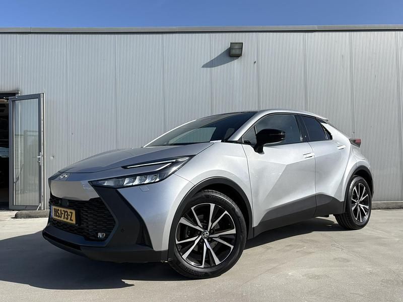 Grijs Gebruikt 2024 Toyota C-HR Limited SUV | € 33.499 (Super prijs) - Afbeelding 1/4