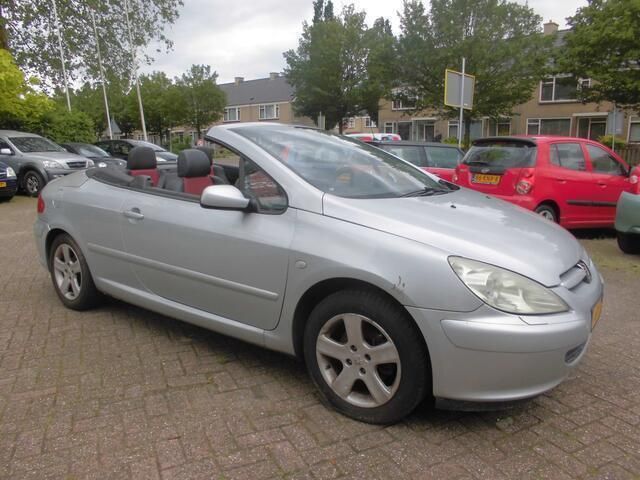 Grijs Gebruikt 2004 Peugeot 307 CC Cabriolet | € 1.750 (Eerlijke prijs) - Afbeelding 1/4