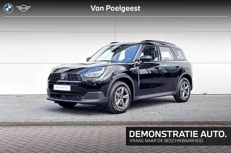 Zwart Gebruikt 2025 Mini Countryman Essential SUV | € 39.900 - Afbeelding 1/4