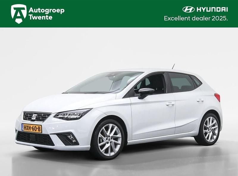 Wit Gebruikt 2024 Seat Ibiza FR Hatchback | € 21.445 (Eerlijke prijs) - Afbeelding 1/4