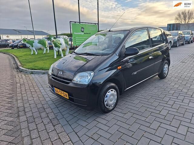Zwart Occasion 2006 Daihatsu Cuore Hatchback | € 2.499 (Iets duurder) - Afbeelding 1/4