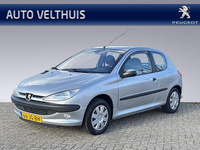 Grijs Gebruikt 2002 Peugeot 206 Hatchback | € 2.950 (Duur) - Afbeelding 1/4