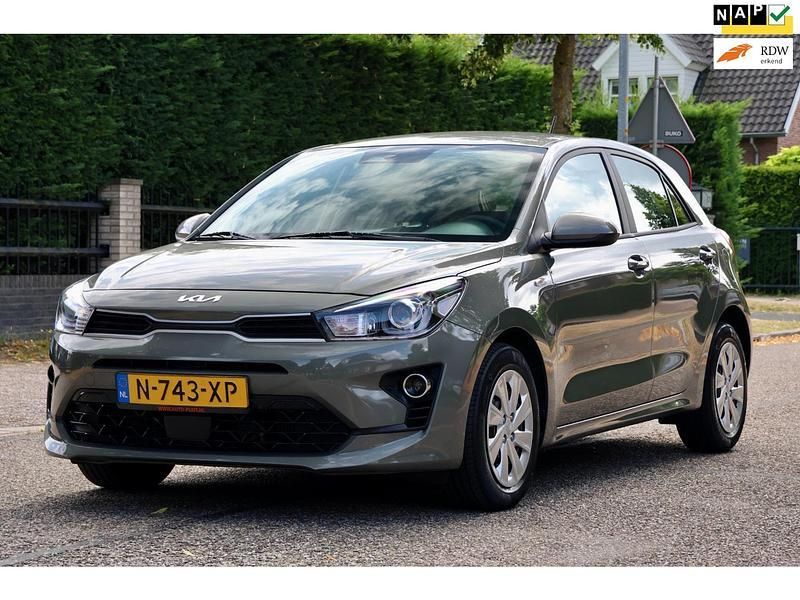 Groen Gebruikt 2022 Kia Rio Comfort Hatchback | € 15.945 (Eerlijke prijs) - Afbeelding 1/4