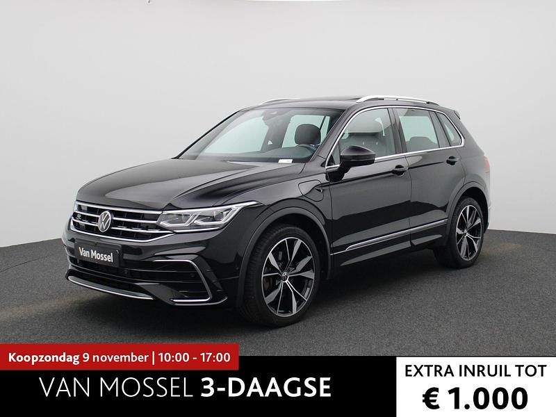Zwart Gebruikt 2022 VW Tiguan Pro SUV | € 41.700 (Duur) - Afbeelding 1/4