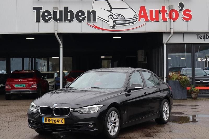 Zwart (metallic) Occasion 2016 BMW 330e Executive Sedan | € 15.985 (Eerlijke prijs) - Afbeelding 1/4