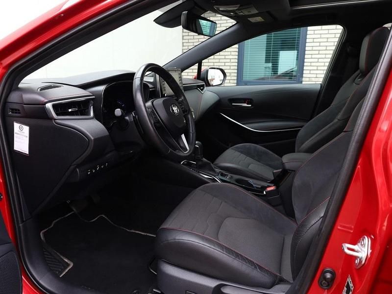 Occasion Toyota Corolla Executive 184 PK (135 kW) 2019 Rood (metallic) Hatchback