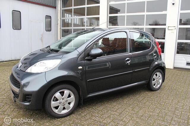 Occasion Peugeot 107 68 PK (50 kW) 2011 Grijs (metallic) Hatchback