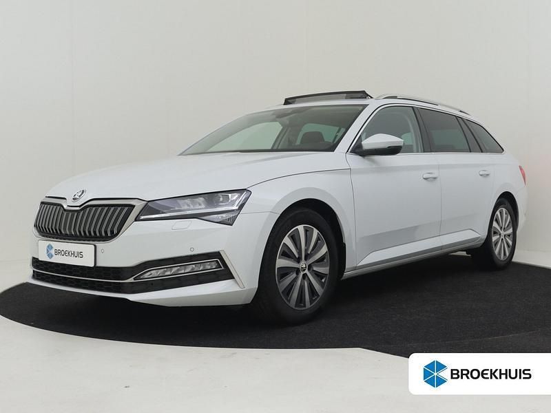 Wit Gebruikt 2021 Skoda Superb Business Line Stationwagen | € 28.900 (Eerlijke prijs) - Afbeelding 1/4