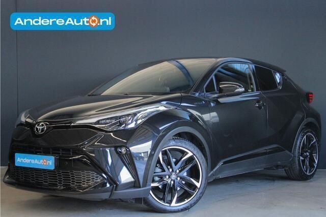 Zwart, metallic lak Gebruikt 2021 Toyota C-HR Sport SUV | € 26.995 (Eerlijke prijs) - Afbeelding 1/4