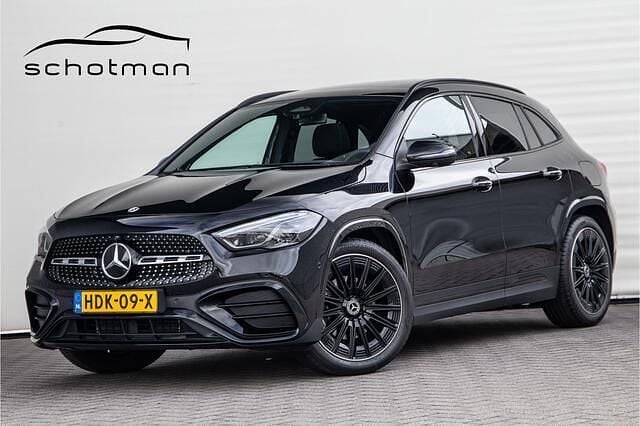Zwart Gebruikt 2024 Mercedes GLA200 AMG line SUV | € 54.500 - Afbeelding 1/4