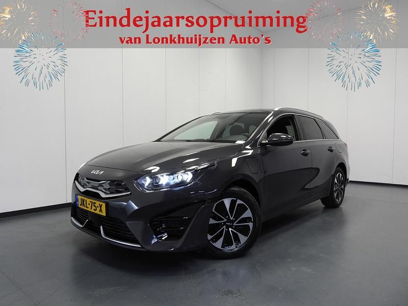 Grijs Gebruikt 2022 Kia Ceed Hatchback | € 24.340 (Eerlijke prijs) - Afbeelding 1/4