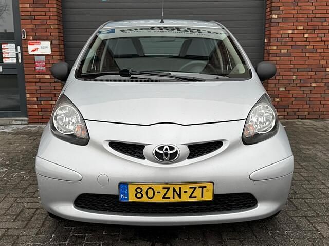 Occasion Toyota Aygo 68 PK (50 kW) 2008 Grijs (metallic) Hatchback