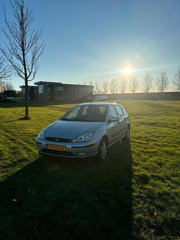 Occasion 2002 Ford Focus Trend | € 1.100 (Eerlijke prijs) - Afbeelding 1/4