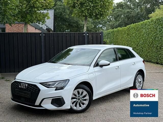 Wit Occasion 2022 Audi A3 Sportback Business Hatchback | € 19.900 (Goede deal) - Afbeelding 1/4