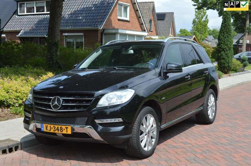 Zwart Gebruikt 2012 Mercedes ML350 SUV | € 14.995 (Eerlijke prijs) - Afbeelding 1/4