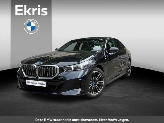 Zwart Gebruikt 2024 BMW 530e M Sport Sedan | € 63.900 - Afbeelding 1/4