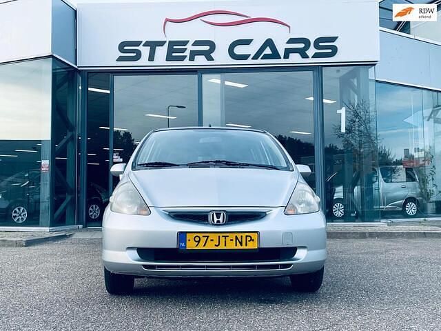 Grijs Gebruikt 2002 Honda Jazz LS Hatchback | € 2.999 (Eerlijke prijs) - Afbeelding 1/4