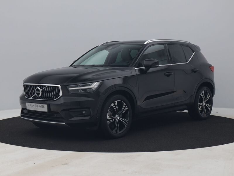 Zwart Gebruikt 2020 Volvo XC40 Inscription SUV | € 26.900 (Goede deal) - Afbeelding 1/4