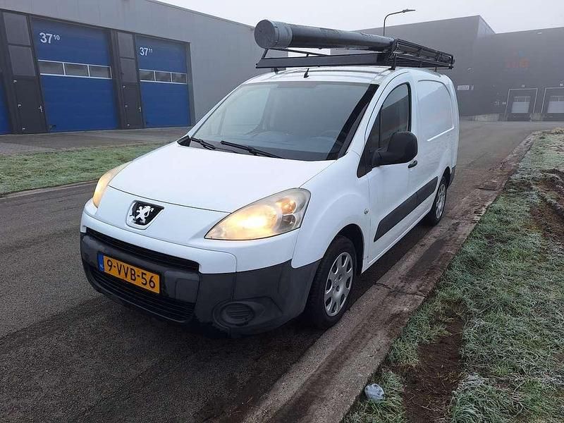 Wit Occasion 2012 Peugeot Partner MPV | € 3.500 (Iets duurder) - Afbeelding 1/4
