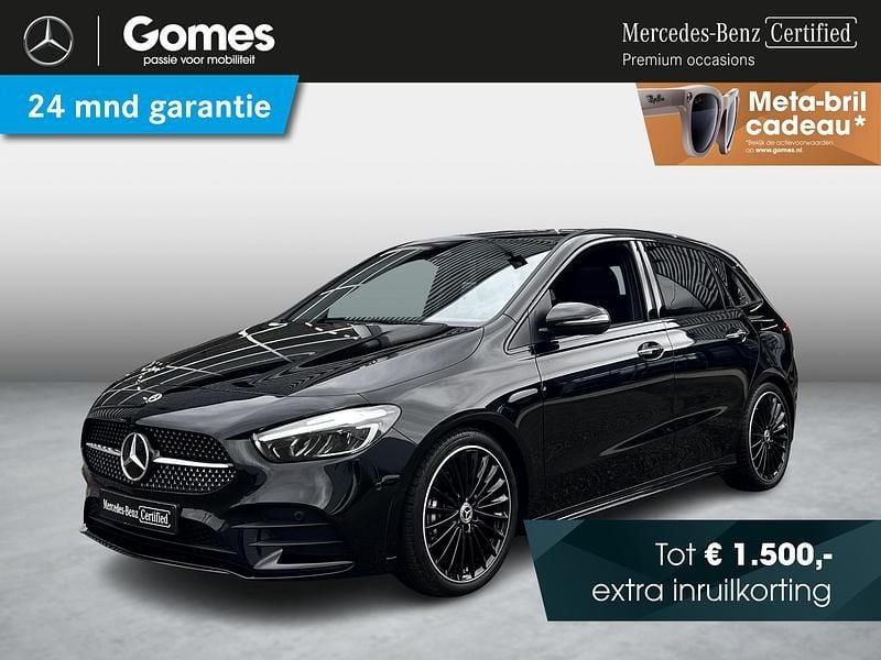 Zwart Nieuw 2024 Mercedes B180 AMG line MPV | € 43.950 (Goede deal) - Afbeelding 1/4