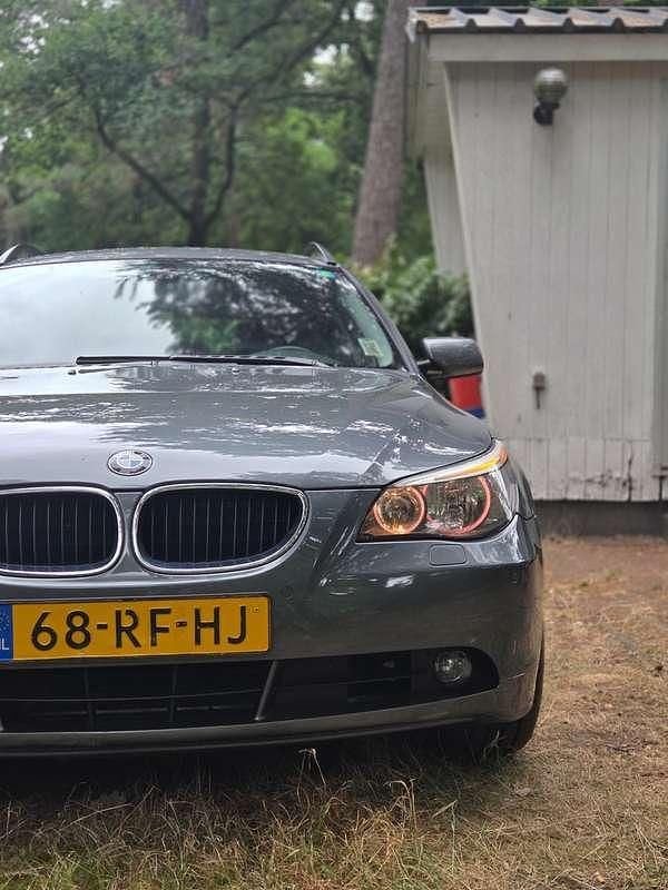 Grijs Gebruikt 2005 BMW 525 Executive Stationwagen | € 2.800 (Goede deal) - Afbeelding 1/4